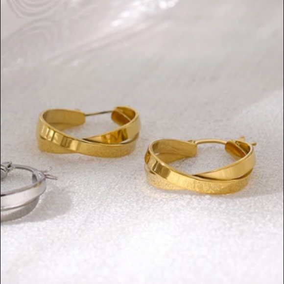 🧡18K gold plated hollow hoops earring - Picture 4 of 4